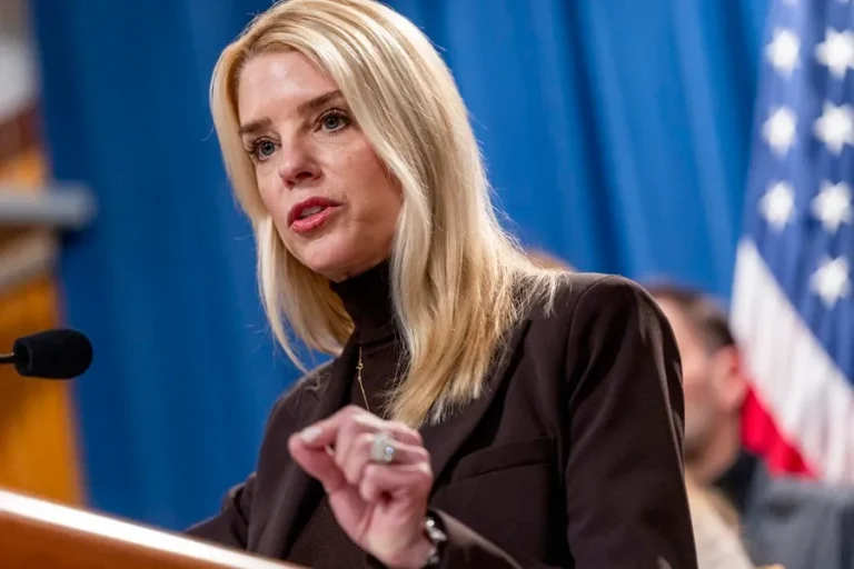 Fiscal General de Estados Unidos demanda a Nueva York por permitir a indocumentados obtener licencias para conducir