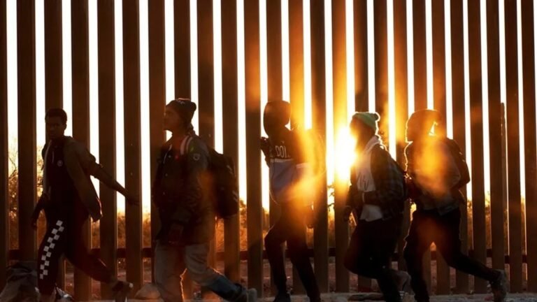 Juez federal bloqueó orden ejecutiva de Trump que suspendía el programa de admisión de refugiados