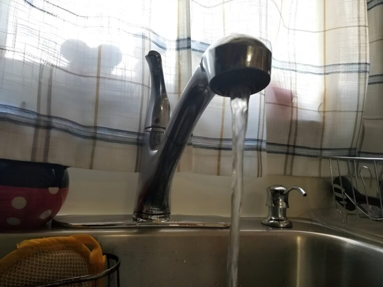 120 sustancias químicas tóxicas encontradas en agua potable