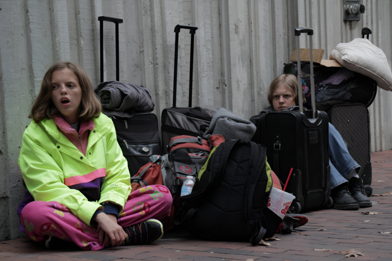 Ante aumento de indigencia infantil autoridades trabajan para conectar a estudiantes con servicios