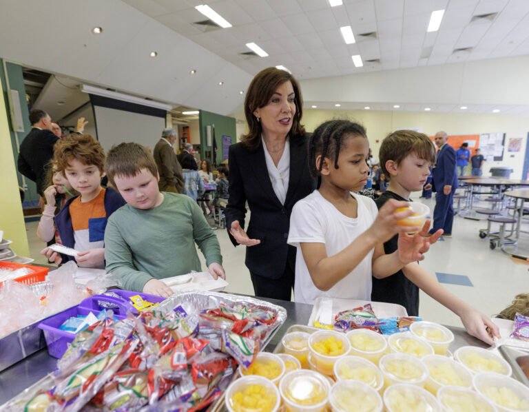 Estado reafirma compromiso de brindar desayuno y almuerzos gratuitos a más de 2.7 millones de estudiantes