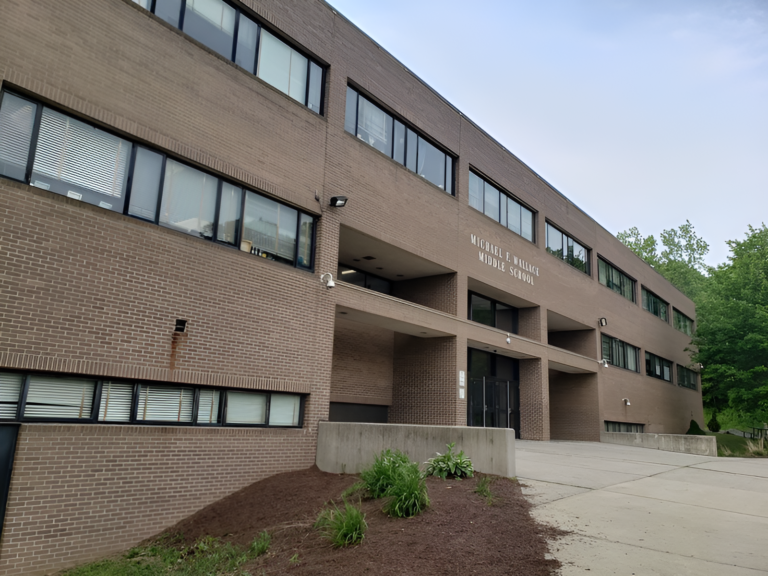 Niña de 12 años acusada de crimen de odio tras atacar a dos estudiantes musulmanas en escuela