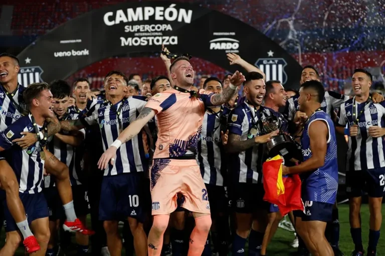 Talleres derrota a River en los penaltis y gana la Supercopa Internacional
