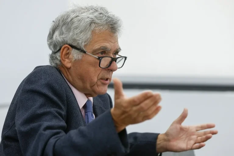 La Fiscalía pide 15 años y medio de cárcel para el expresidente de la RFEF Ángel María Villar