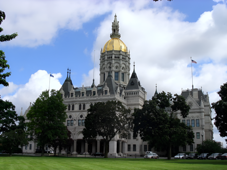 CT demanda a Administración Trump por recortes de $150 millones a la salud pública