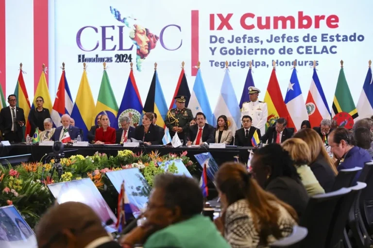 La CELAC critica las deportaciones de EEUU y la guerra comercial, mientras aboga por la integración de Latinoamérica