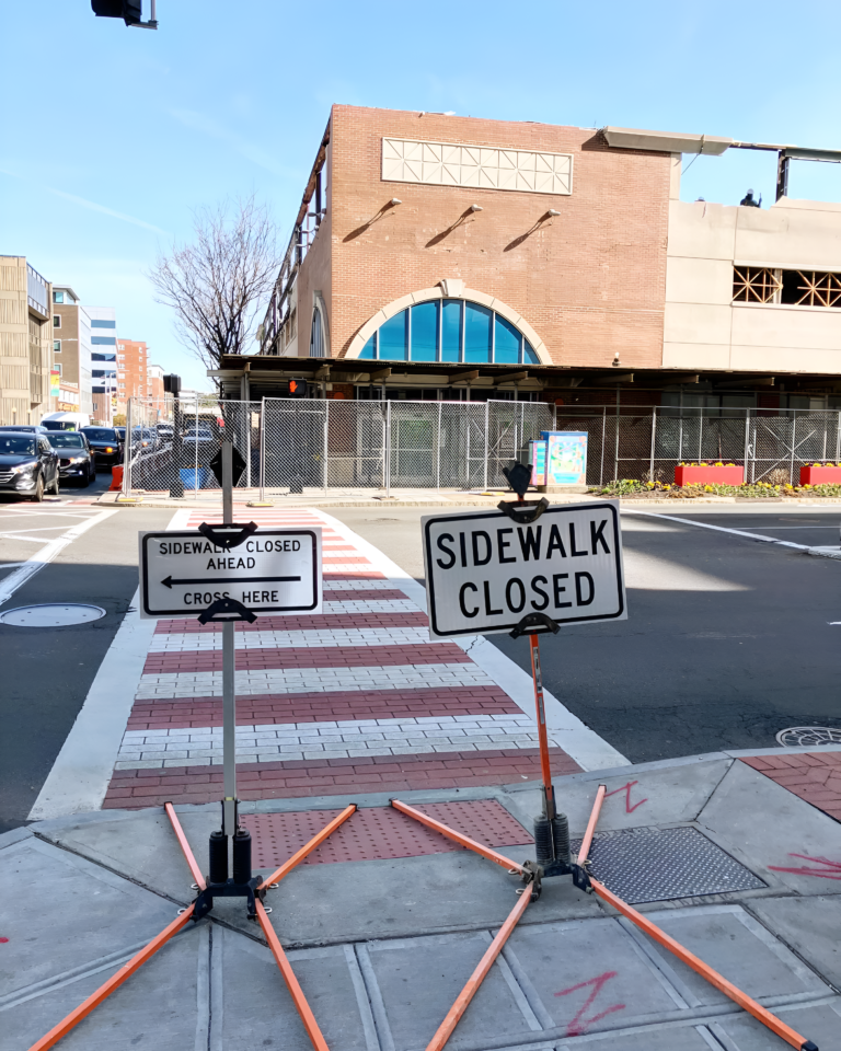 Demuelen edificio en centro de Stamford para construir viviendas asequibles
