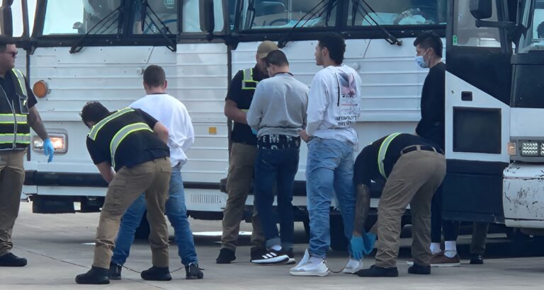 Administración Trump pagará a indocumentados para que se autodeporten