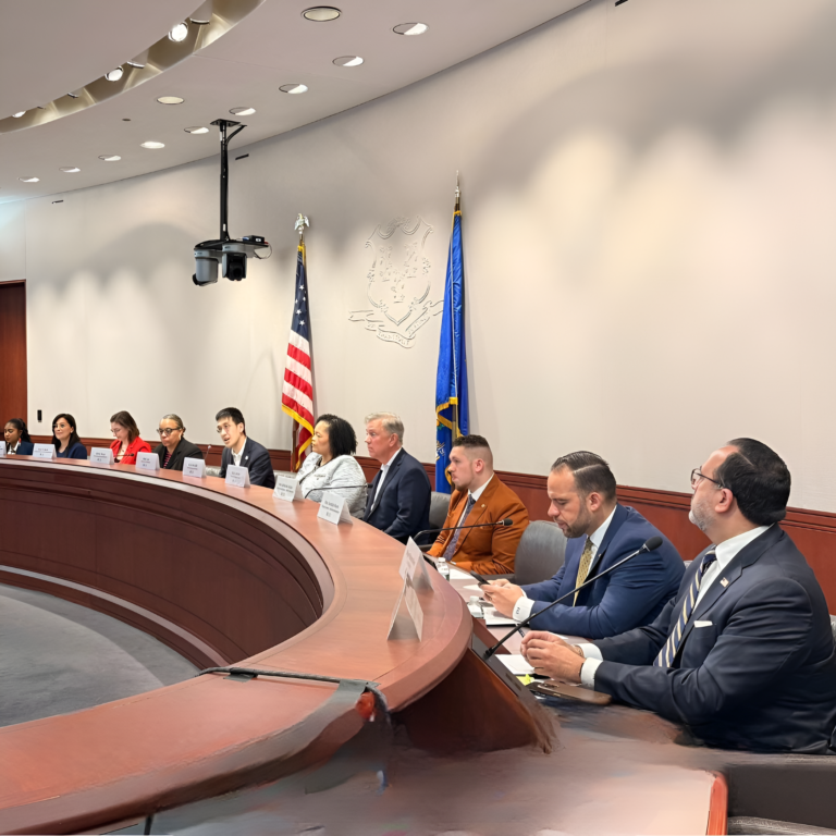 Defensores de inmigrantes y Gobernador reafirman su compromiso con la protección de los inmigrantes