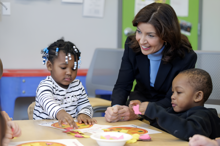 Gobernadora ofrece ayudas de hasta $1,000 por hijo, sepa cómo obtener la ayuda