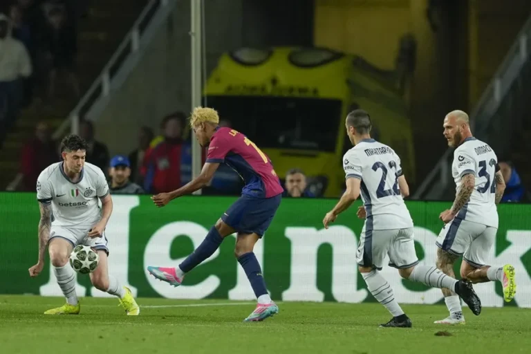 El Barcelona, con el mago Lamine al frente, remonta para seguir creyendo en la final de la Liga de Campeones