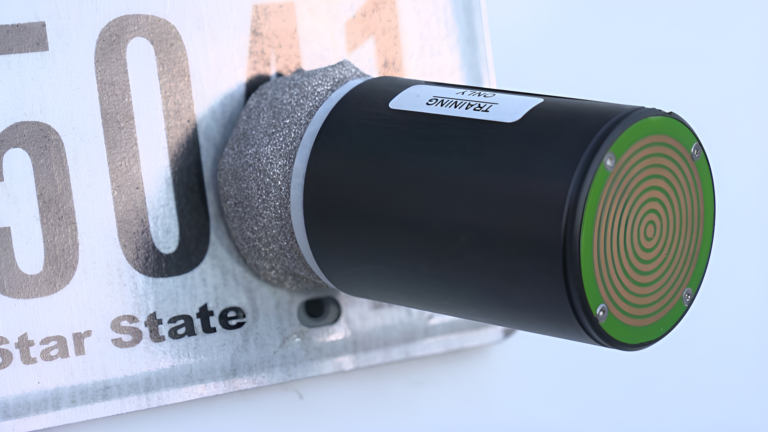 Policía de CT emplea rastreo GPS en forma de dardos para perseguir autos, algunos cuestionan su validez legal