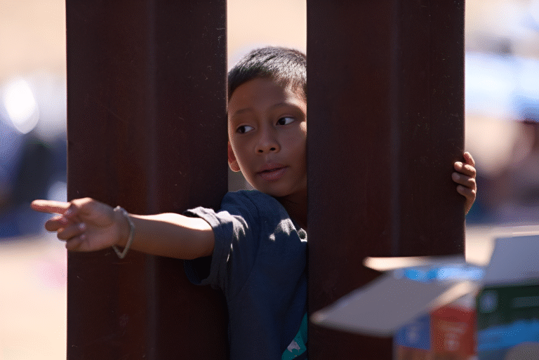Recorte de fondos deja a niños migrantes solos ante la justicia en EEUU