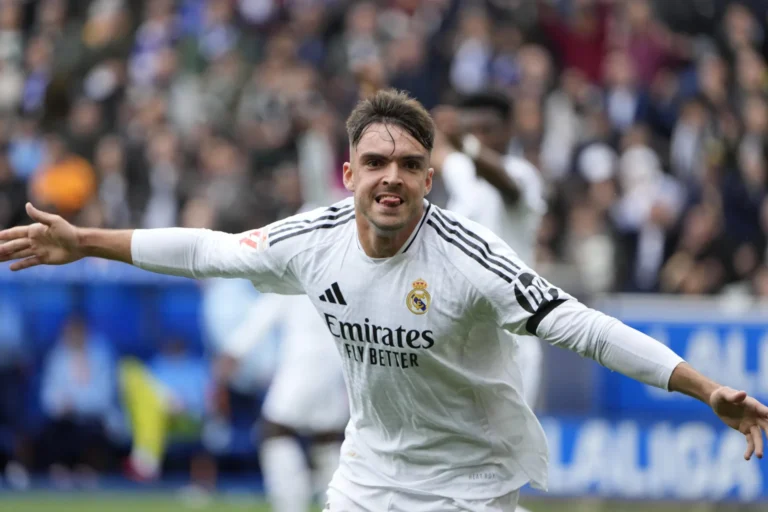 El juez cree que el futbolista Raúl Asencio pidió el vídeo sexual sabiendo que salía una menor y que lo enseñó