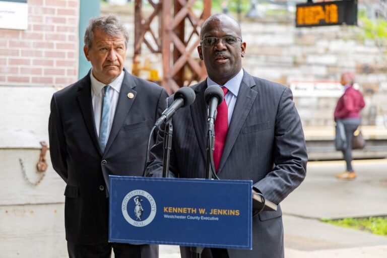 Ejecutivo y Congresista se oponen a recortes propuestos a la financiación del corredor de Amtrak