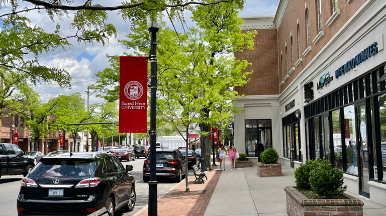 Gobernador libera $30 millones para mejoras de infraestructura en 46 pequeñas ciudades