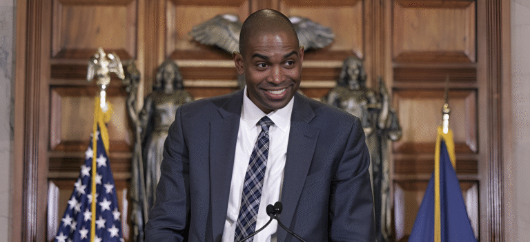 Hispano se lanza en carrera para Gobernador del estado de NY