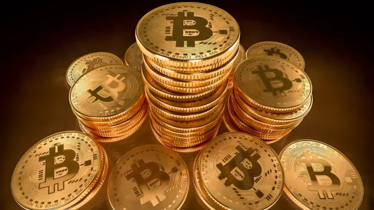 Incautan $225 millones en estafa relacionada con criptomonedas