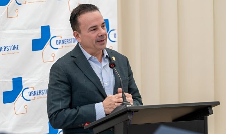 Alcalde exige que se investigue indulto otorgado a condenado por asesinato de madre y su hijo