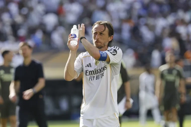 Luka Modrić y Lucas Vázquez se despiden del Real Madrid con una dolorosa derrota ante PSG