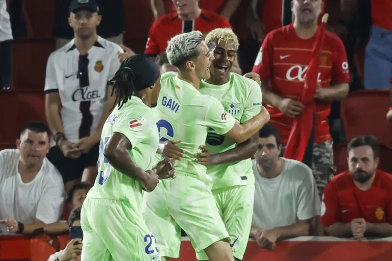 Barcelona recurre a camisetas del pasado por conflictos de colores y normativas