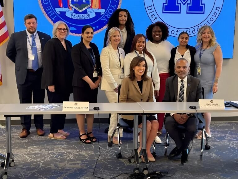 Prohibición de celulares en escuelas comienza esta semana en todo el Estado