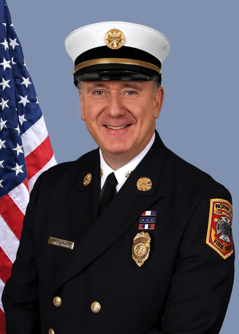 Juramentan nuevo jefe de Departamento de Bomberos