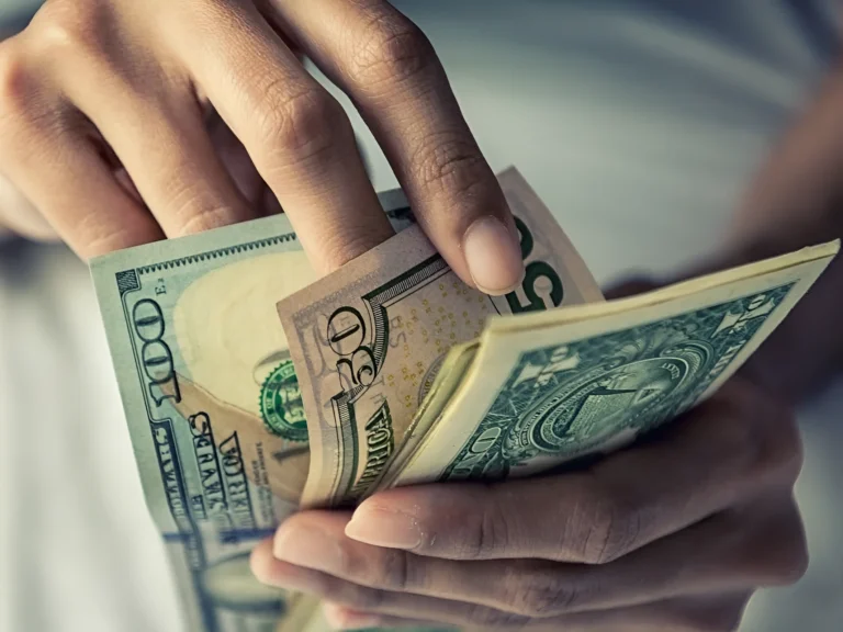 Expertos aseguran que inmigrantes indocumentados sí pagan impuestos con gran impacto económico