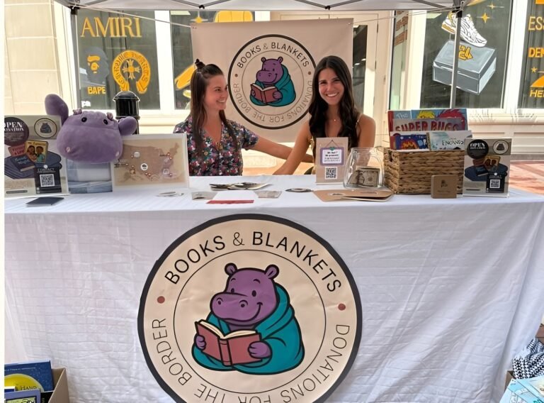 Pareja de CT ofrece ayuda a inmigrantes en centros de detención y refugios