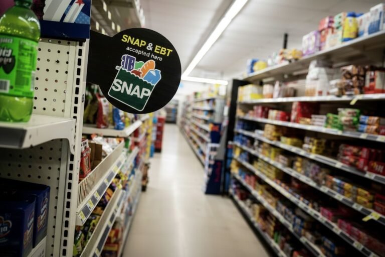 Según informe, el 26% de los adultos de CT usan cupones de alimentos