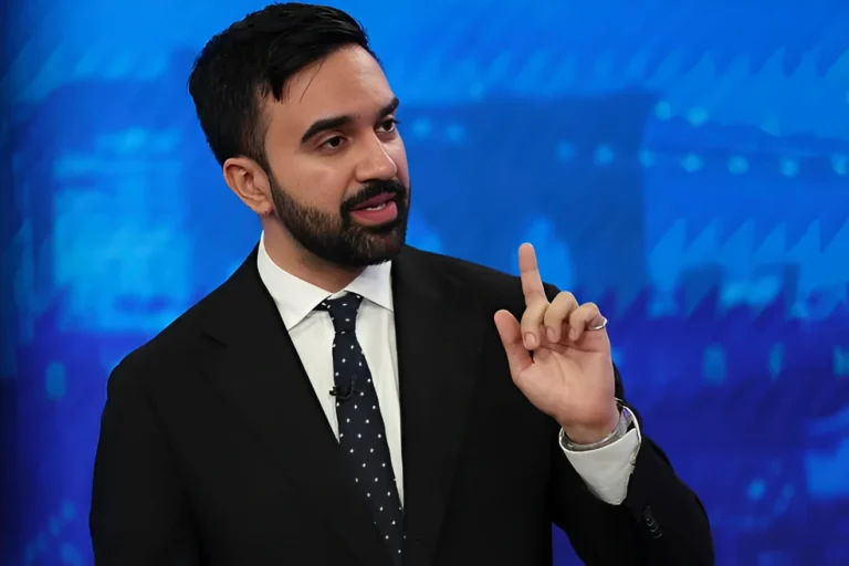 Alcalde informa a inmigrantes en NY sobre su derecho a no acatar órdenes del ICE