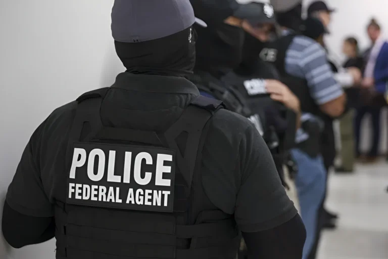 Informe revela que la ICE entró en albergues de Nueva York sin orden judicial