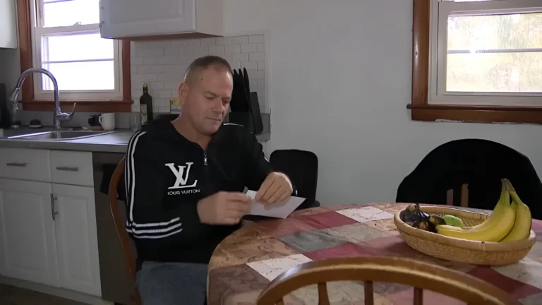 Nuevas directrices de USCIS afectan a inmigrante que estaba a punto de realizar examen de ciudadanía