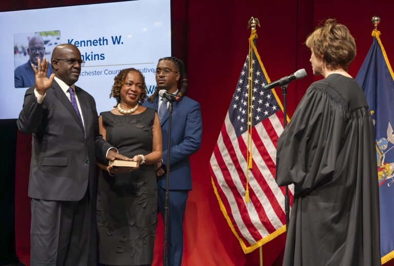 Juramentan a Ejecutivo para gobernar tres años más