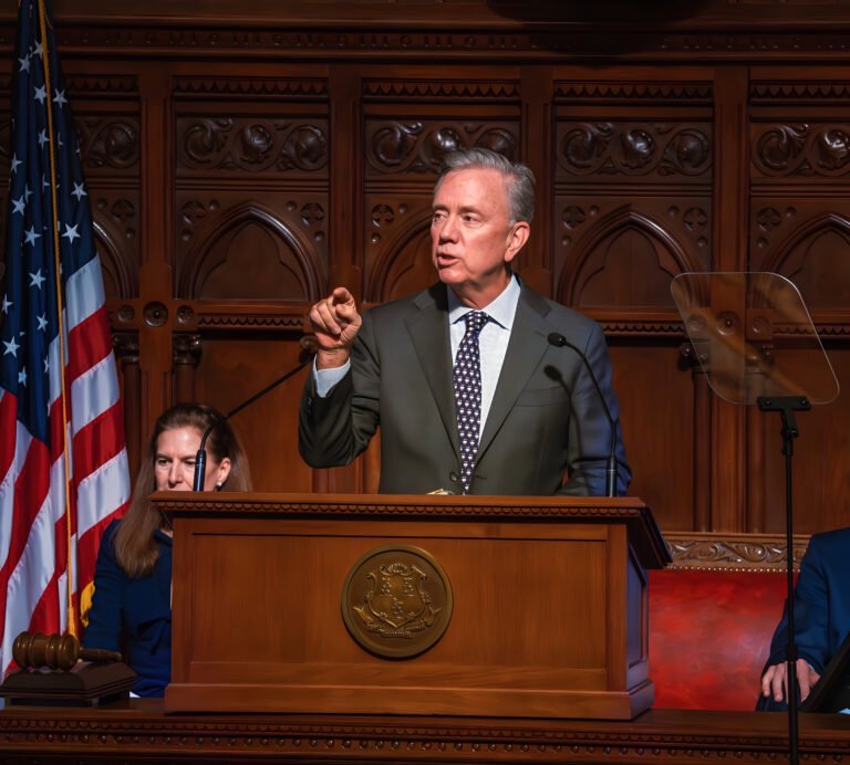 Gobernador recibe de Trump inesperada respuesta cuando lo aborda sobre tema migratorio