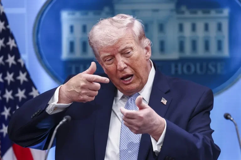 Trump amenaza con una ofensiva mayor si falla el acuerdo con Irán y mantiene sus tropas en la región
