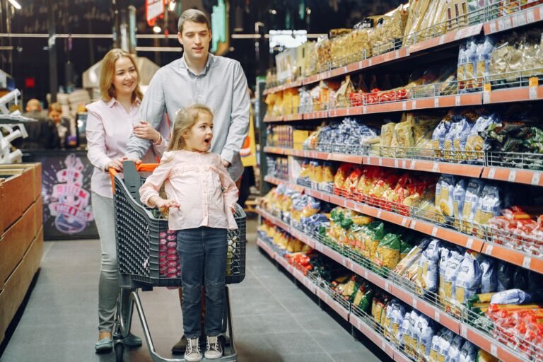 Ayuda temporal para miles de familias afectadas por cambios en cupones de alimentos