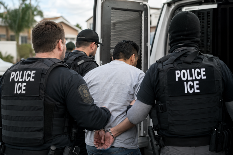 Incertidumbre migratoria crece en los Estados Unidos mientras aumentan las deportaciones y se saturan las cortes