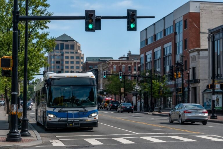 Norwalk será la primera ciudad de CT con semáforos inteligentes que darán prioridad a los autobuses