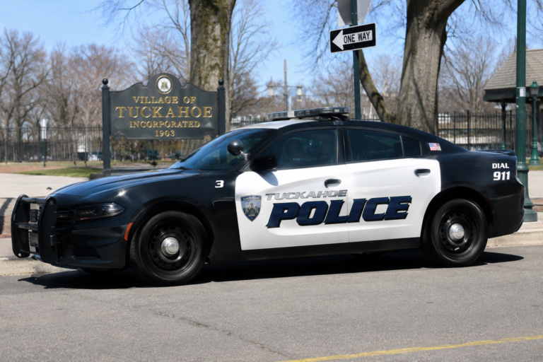 Investigan al exjefe de policía de Tuckahoe por una serie de incidentes de tránsito