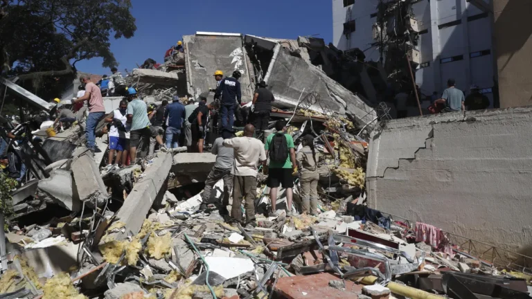 195 muertos y cientos de estructuras colapsadas tras terremoto en Colombia