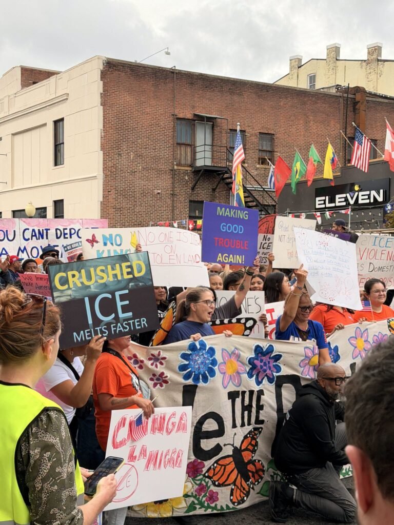 Connecticut: Miles de personas marchan en Danbury contra las acciones de ICE y en apoyo a la comunidad inmigrante