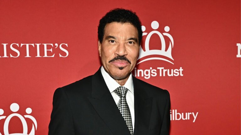 Lionel Richie es hospitalizado en la UCI tras un concierto el fin de semana